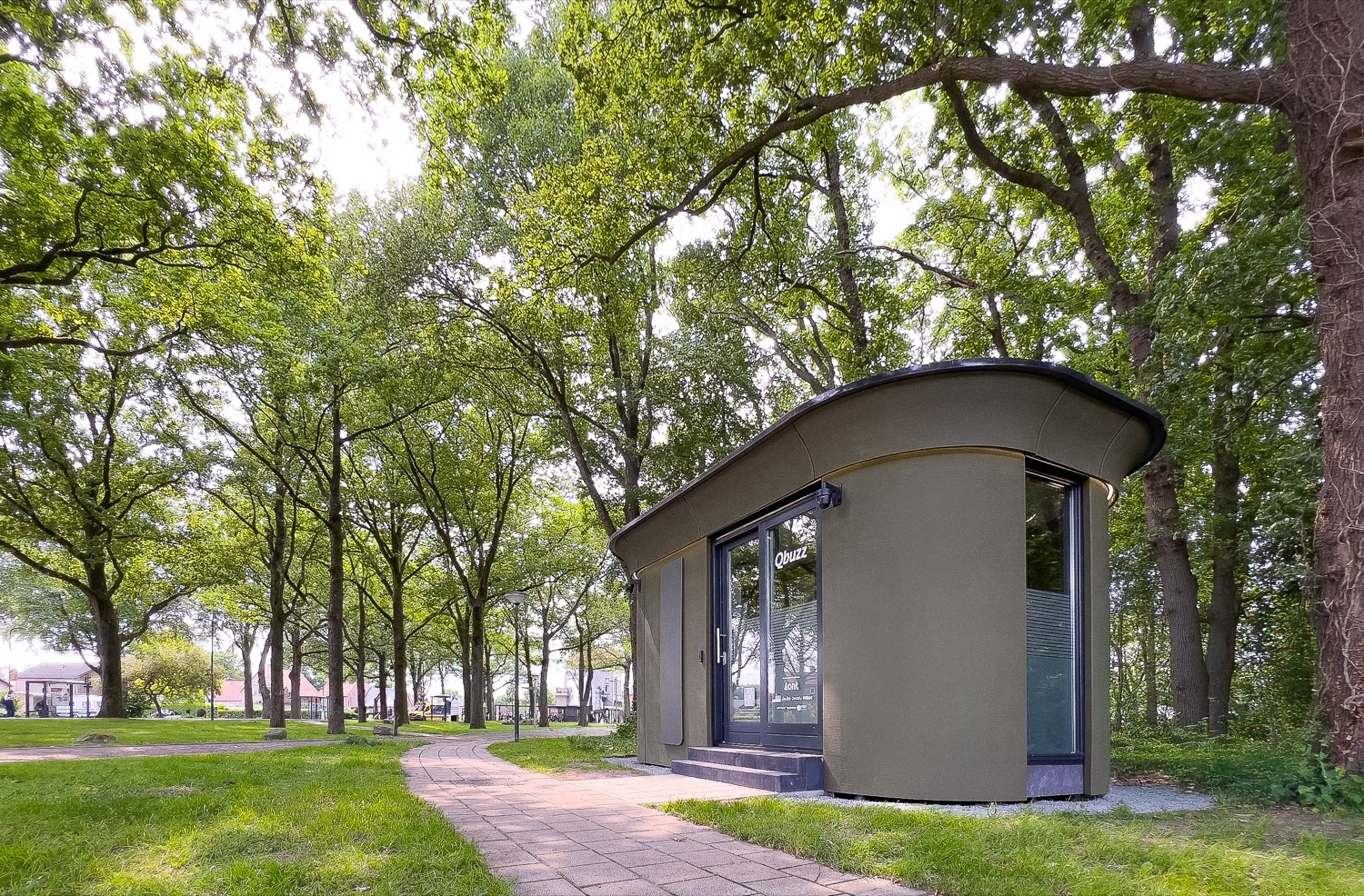 De Pulse in het park van Oosterwolde